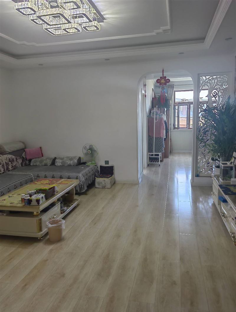 出售歐洲新城二期32號(hào)樓高層面積106帶負(fù)一層車庫(kù)售價(jià)60萬(wàn)不議價(jià)，有意者聯(lián)系15946412929