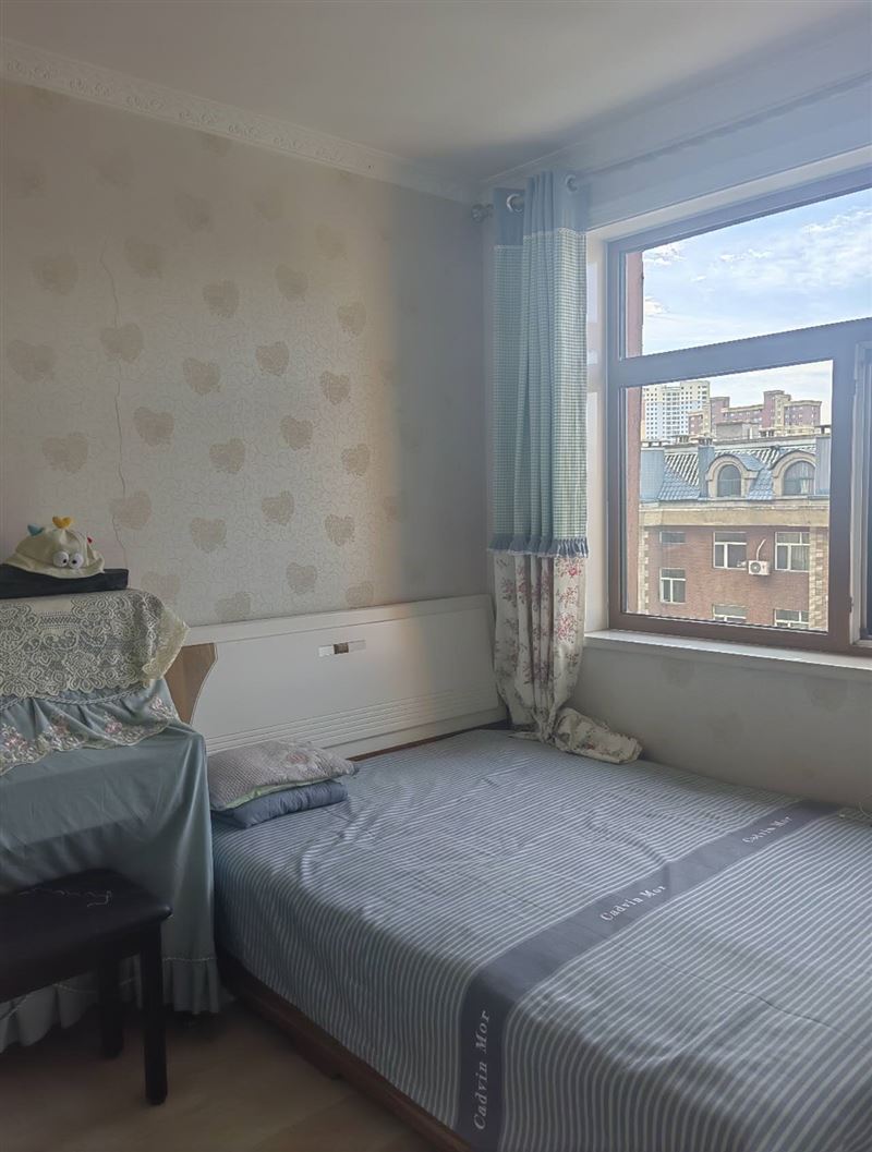 出售歐洲新城二期32號(hào)樓高層面積106帶負(fù)一層車庫(kù)售價(jià)60萬(wàn)不議價(jià)，有意者聯(lián)系15946412929